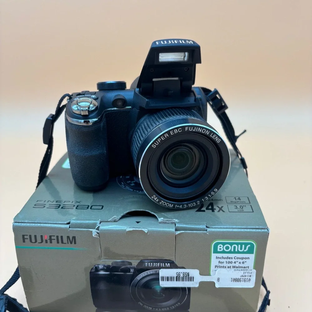 Fujifilm FinePix S3280 Digital Camera 14MP 24x Optical Zoom 3.0 LCD Black